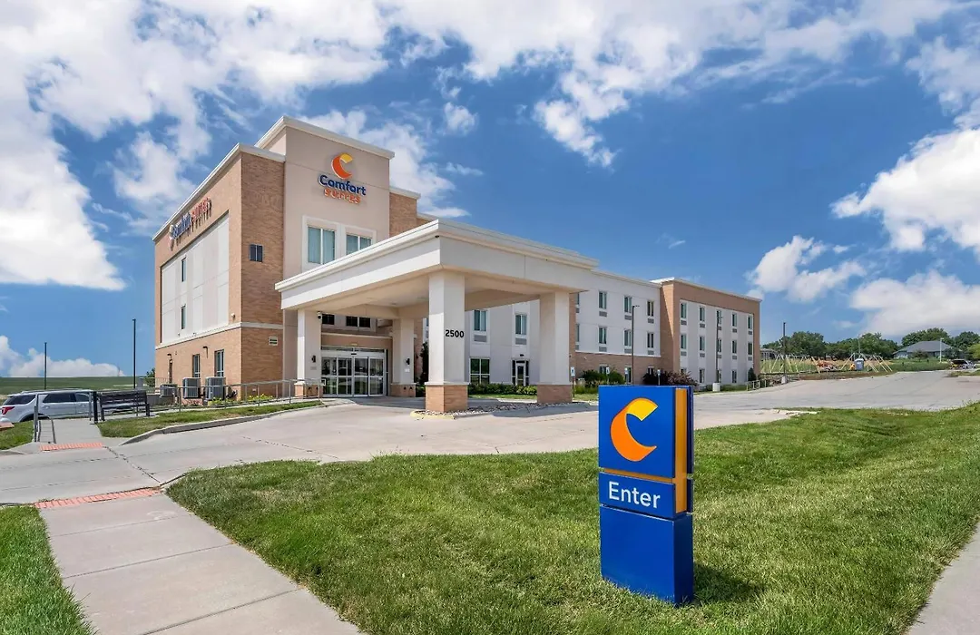 Comfort Suites West Omaha-1