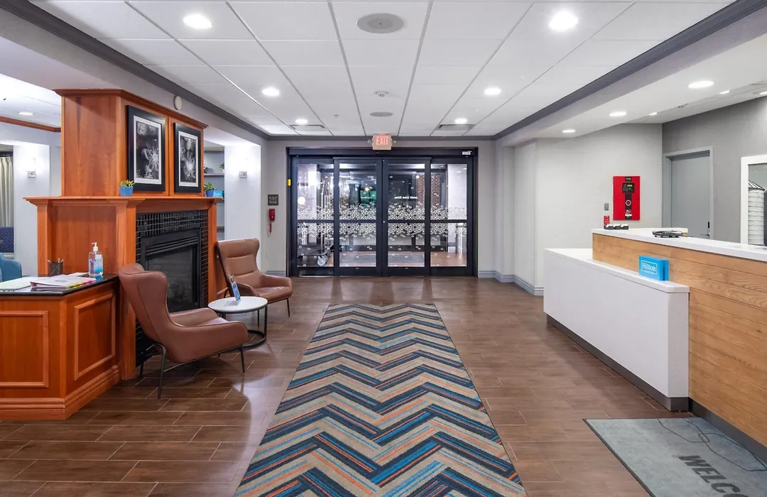 Newly Renovated Hampton Inn Omaha West Lakeside-1