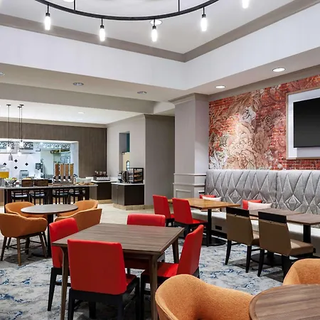 Hilton Garden Inn Omaha Downtown-Old Market Area-3
