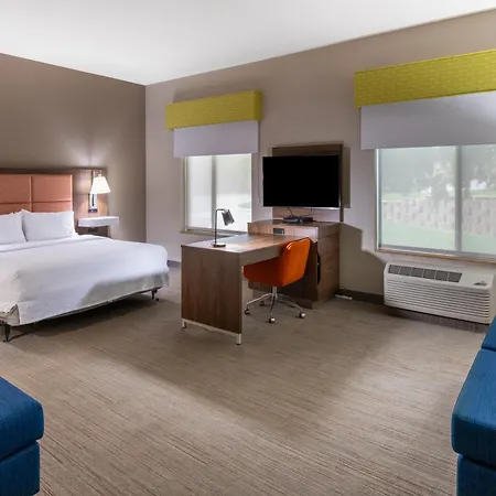Newly Renovated Hampton Inn Omaha West Lakeside-3